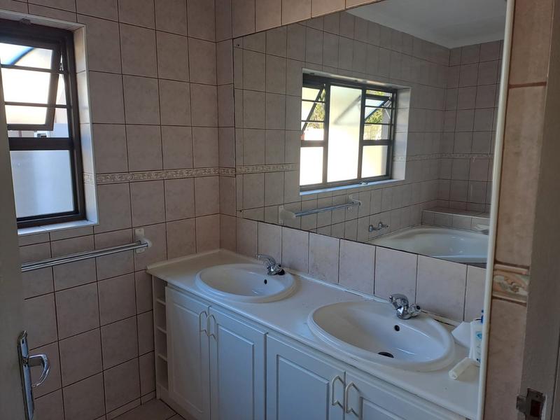 To Let 3 Bedroom Property for Rent in Rooi Rivier Rif Western Cape